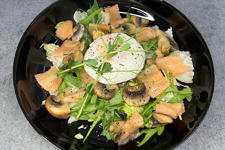 Салат с лососем