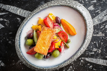 Салат Греческий с теплой фетой из овечьего молока