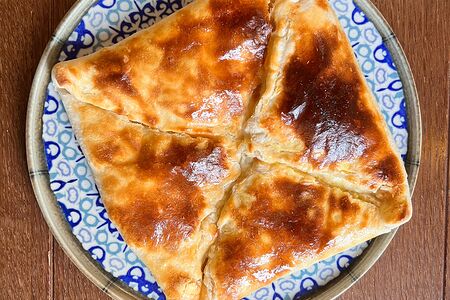 Хачапури из слоеного теста