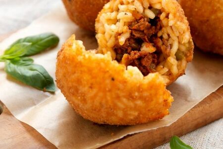 Аранчини с соусом болоньез