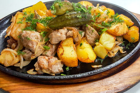 Жаркое со cвинoй шейкой