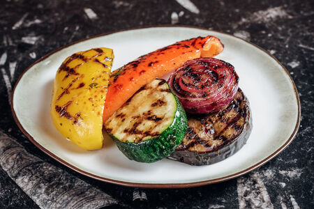 Овощи на гриле с пряным маслом