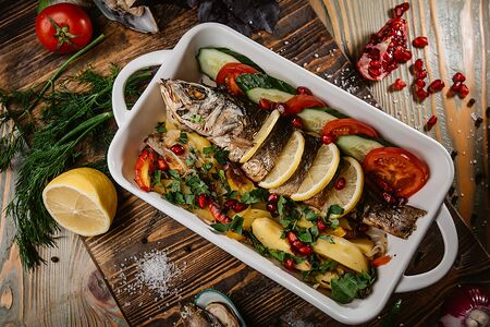 Сибас в духовке с овощами