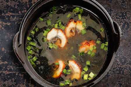 Мисо-суп с копченым угрем