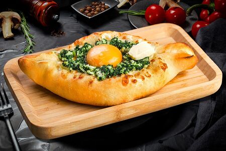 Хачапури по-аджарски со шпинатом и сыром