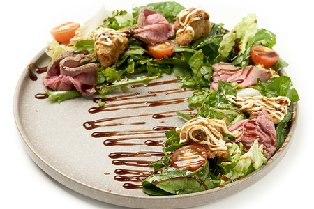 Салат с ростбифом