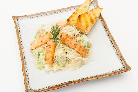 Салат Цезарь с семгой