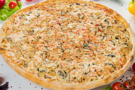 Пицца на тонком тесте Шампини 30 см