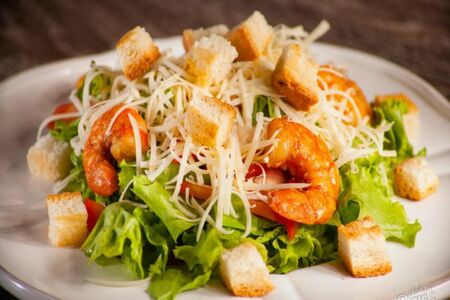 Салат Цезарь с креветкой