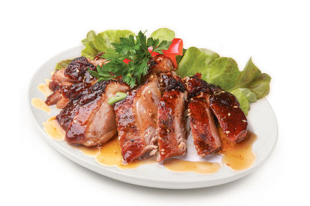 Запеченная утка в оригинальном медовом соусе с кунжутом