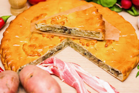 Пирог с картофелем и беконом