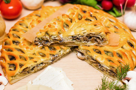 Пирог с шампиньонами