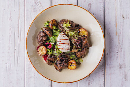 Теплый салат с куриной печенью