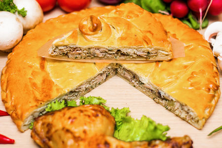 Кулебяка с курой и грибами