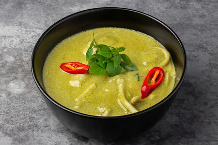 Зелёный карри с курицей Каенг кео ван кай