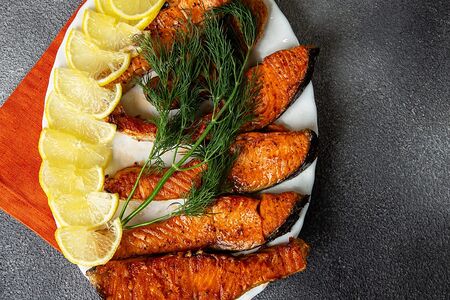 Шашлык из семги на углях