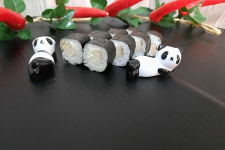 Маки с курицей