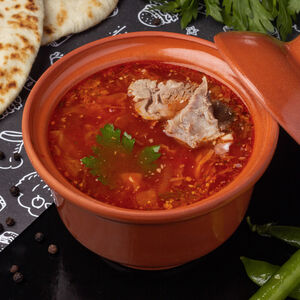 Борщ по-кубански со сметаной