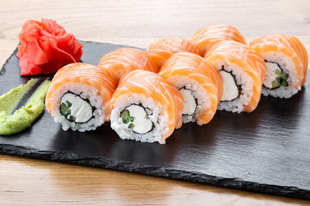 Фирменный ролл Филадельфия