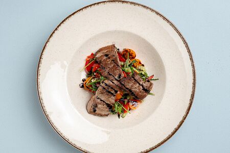 Стейк-салат с говядиной