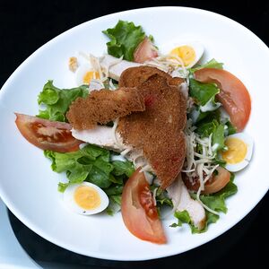 Салат Цезарь с курицей