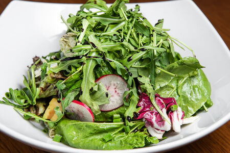 Салат из шпината с авокадо