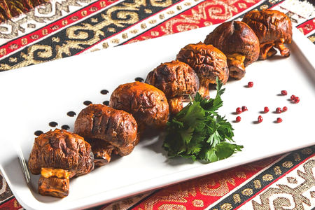 Шампиньоны, запеченные на углях