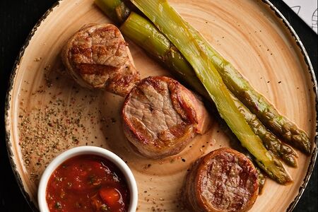 Медальоны из говяжьей вырезки