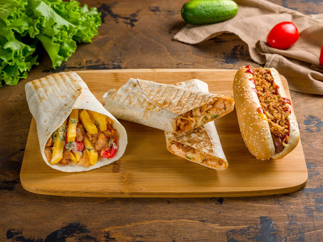 Донер бистро на паустовского 8к1. Лобня крупская 18б. Королевская шаурма южно сахалинск. Баннер для киоска шаурмы. Донер бистро маршала катукова.