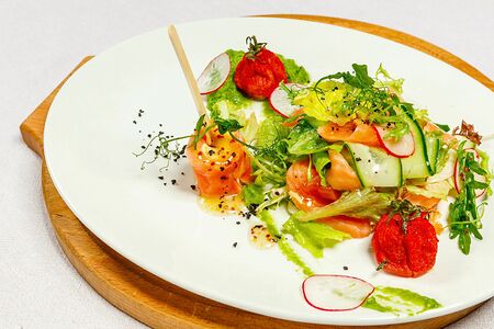 Салат с двумя видами лосося