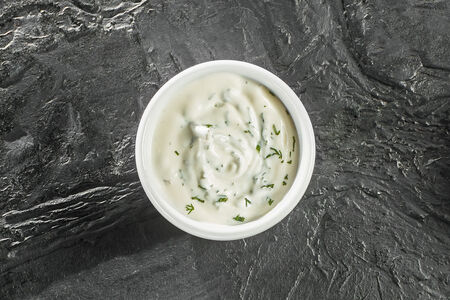 Соус сметанный с чесноком