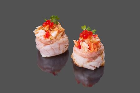 Абури Сибас с крабом и икрой