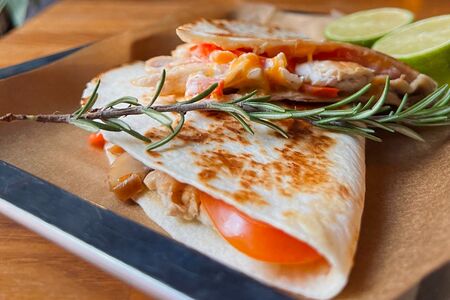 Кесадилья с курицей