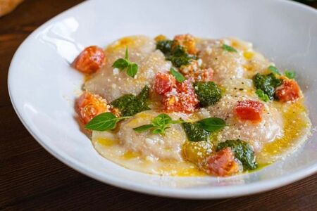 Равиоли с креветками и песто