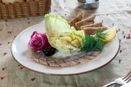 Сельдь с гарниром