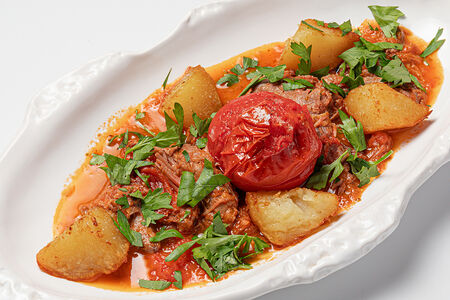 Томленая баранья ножка, томаты, картофель