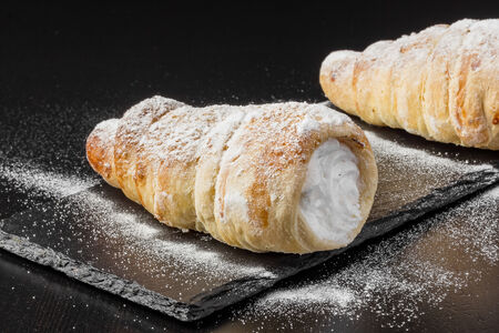 Трубочка слоеная