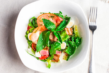 Салат с тунцом