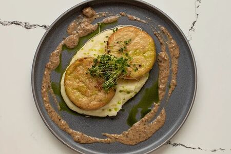 Котлеты из индейки, картофельное пюре, грибной соус