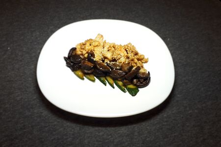 Свинина с грибами шиитаке