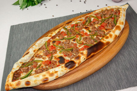 Кушбашы пиде с помидорами и перцем