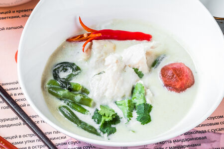 Зеленый карри с курицей и рисом