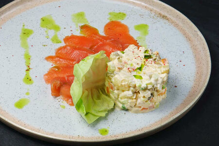 Салат Оливье с лососем