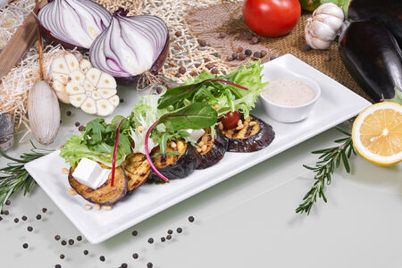 Теплое карпаччо из баклажанов 