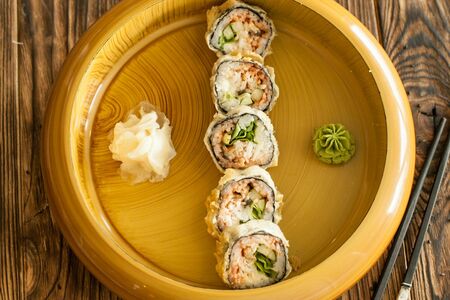 Теплый ролл Спайси-темпура