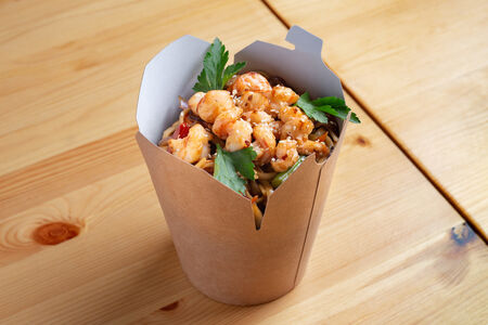 Вок с креветками