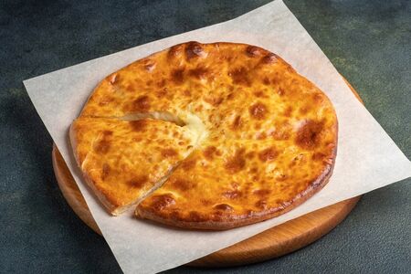 Хачапури по-имеретински большой