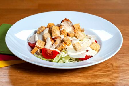 Салат Цезарь классический