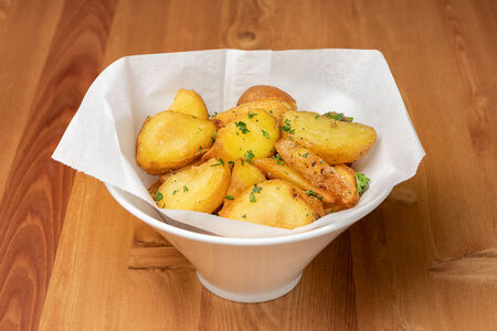 Картофельные дольки с чесноком