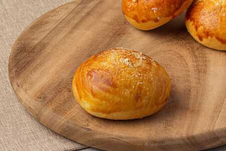 Пирожок с вишней